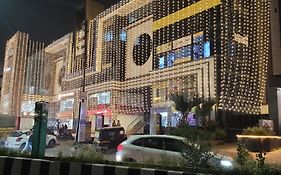 Hotel Dream Palace Surat 3*